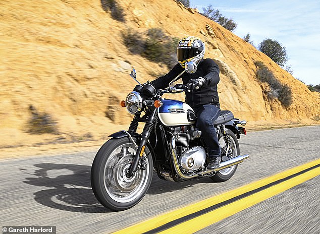 ركب آدم جميع الطرازات الخمسة من مجموعة Bonneville وScrambler 