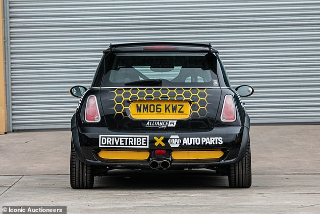 ظهرت Mini في العديد من مقاطع الفيديو عبر الإنترنت وقادها Izzy Hammond في VSCC Pomeroy Trophy 2025، مما يمنحها تاريخًا واضحًا للوسائط والأحداث