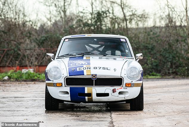 من المتوقع أن يتراوح سعر هذه السيارة الشخصية لريتشارد هاموند ما بين 15000 جنيه إسترليني إلى 20000 جنيه إسترليني