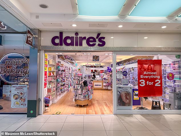 الزوال: في يوم الاثنين، انهارت شركة كليرز، شركة بيع الإكسسوارات بالتجزئة، في الإدارة