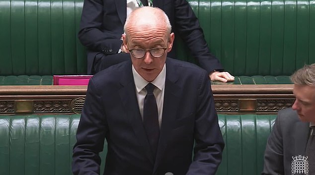 أعلن وزير العمل والمعاشات بات ماكفادين أن المراجعة أكدت أن المدفوعات ليست مطلوبة