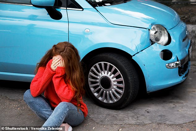 وقال ما يقرب من واحد من كل عشرة مشاركين في الاستطلاع إن سيارته تضررت من قبل سائق سيارة آخر قادها دون ترك تفاصيله. يعتبر هذا بمثابة جريمة ضرب وهرب (المادة 170 من قانون المرور على الطرق) والعقوبات كبيرة