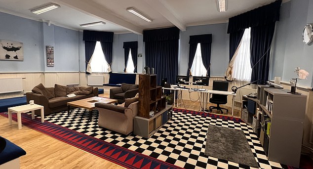 عاش لوقا سابقًا في هذا المحفل الماسوني في هامبستيد هيث، شمال لندن