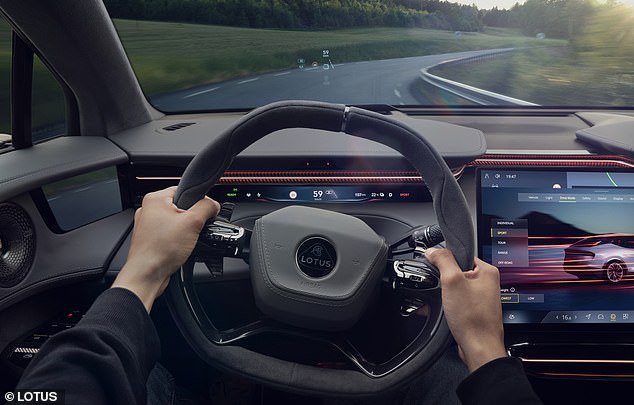 لقد أحببت مجموعة أدوات OLED الأنيقة فائقة النحافة مقاس 12.6 بوصة خلف عجلة القيادة، والتي تعمل جنبًا إلى جنب مع الشاشة الأخرى مقاس 12.6 بوصة وشاشة مقاس 15 بوصة