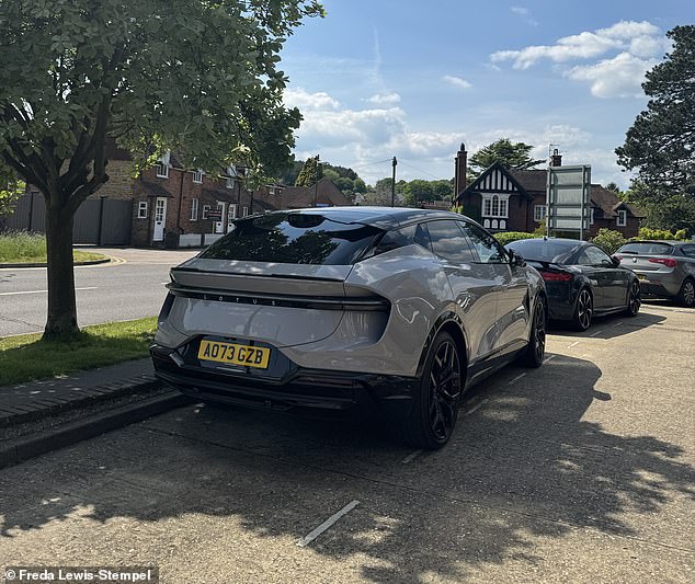 ليس لدى معظم الناس أي فكرة عن سيارة Eletre عندما يرونها. يعتقد معظم الناس أنها Urus قبل القيام بمحاولة مزدوجة