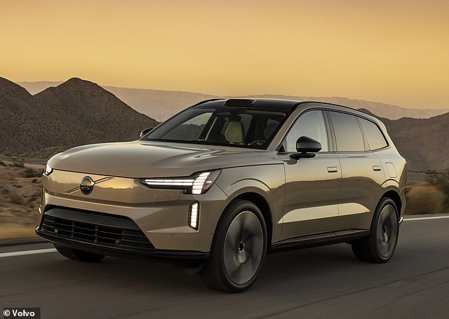 منذ أكثر من عام بقليل، تم إرسال بريد إلكتروني إلى العملاء الذين اشتروا سيارة فولفو EX90 SUV بقيمة 100 ألف جنيه إسترليني لإبلاغهم بأن ثماني ميزات تقنية رئيسية كانت مفقودة، بما في ذلك مجموعة أدوات السلامة ذات الأولوية القصوى عندما تم تسليم السيارات الأولى