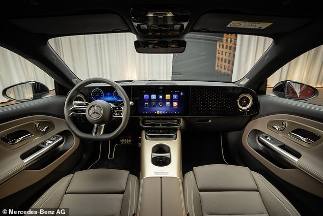 تستخدم CLA نظام التشغيل Mercedes-Benz (MB.OS) وقد تم تطوير تجربة مستخدم Mercedes-Benz مع Google وMicrosoft لتقديم أفضل الذكاء الاصطناعي.