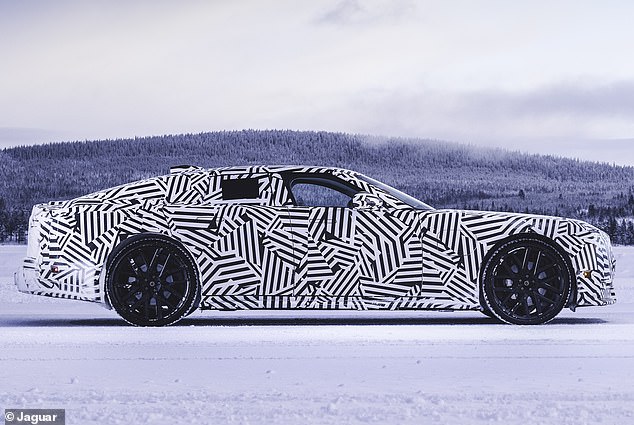 تم عرض السيارة الكهربائية الكبرى المنافسة لبورشه ماكان وهي تنزلق فوق بحيرات Arjeplog المتجمدة في السويد.