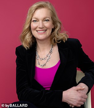 أخصائية المعاشات التقاعدية هولي ماكاي