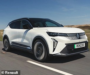 تحتوي سيارة Renault Scenic E-Tech (في الصورة) أيضًا على مقابض أبواب متساطحة