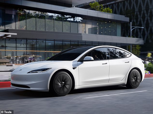 حقق طراز Tesla Model 3 - ثاني سيارة كهربائية جديدة مفضلة في بريطانيا في عام 2025 - معدل فشل أولي في MOT قدره 14.6٪ في عام 2025. وهذا هو تاسع أدنى معدل لأي سيارة.