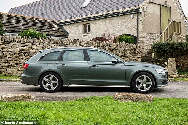 تم تشطيب سيارة A6 بلون أودي الحصري الذي تم تصميمه حصريًا للعائلة المالكة - والذي يمكن التعرف عليه على الفور لأولئك المطلعين على السيارات الملكية