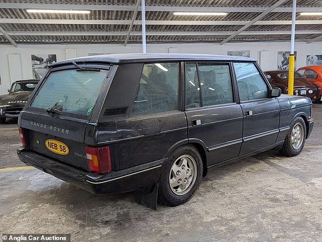 كان سعر البيع البالغ 119.880 جنيهًا إسترلينيًا - وهو رقم قياسي عالمي جديد لسيارة Mk1 Range Rover LSE - مذهلًا بأربعة أضعاف الدليل المقدر الذي يتراوح بين 30.000 جنيه إسترليني إلى 50.000 جنيه إسترليني