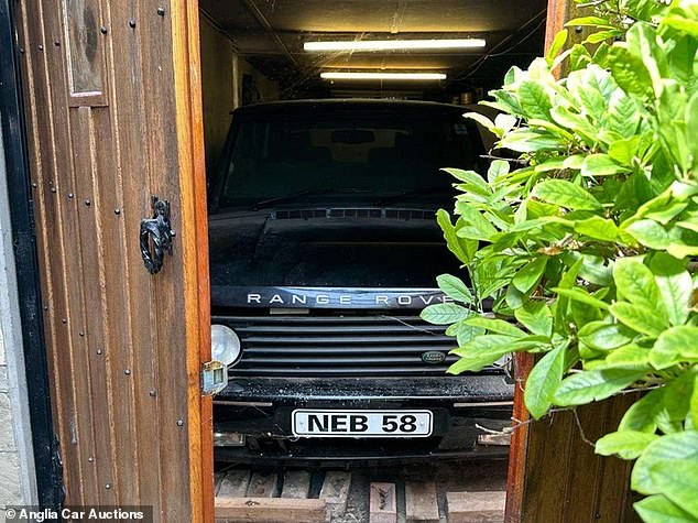 وبحسب ما ورد توفي الرجل الذي استلم سيارة الدفع الرباعي الجديدة بعد فترة وجيزة، ونعتقد أنه في وقت ما في التسعينيات. ومع ذلك، ظلت أرملته مغلقة في المرآب منذ ذلك الحين حتى وفاتها العام الماضي