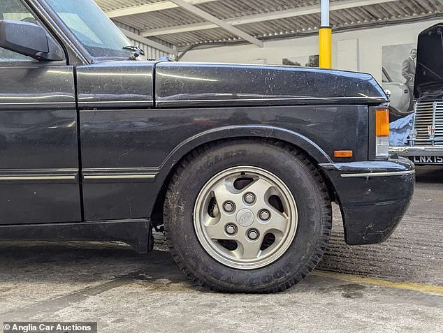 السيارة بحاجة لبعض TLC. يحتاج نظام التعليق الهوائي الذي يتم التحكم فيه إلكترونيًا - وهي ميزة تمت إضافتها فقط إلى الطرازات الراقية مثل سيارة LSE ذات قاعدة العجلات الطويلة والتي تم تصنيعها قرب نهاية الإنتاج - إلى بعض الاهتمام