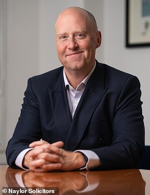 جيمس نايلور هو شريك في Naylor Solicitors