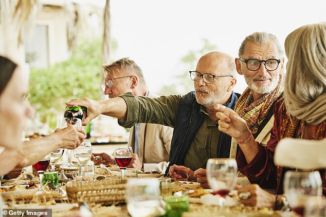 تظهر البيانات الحكومية أن المتقاعدين الأكبر سنا يتلقون في الواقع أكثر من نظرائهم الأصغر سنا