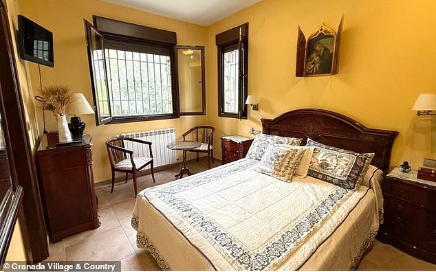 المساحة: يحتوي المنزل القريب من غرينادا على ست غرف نوم بحمامات داخلية