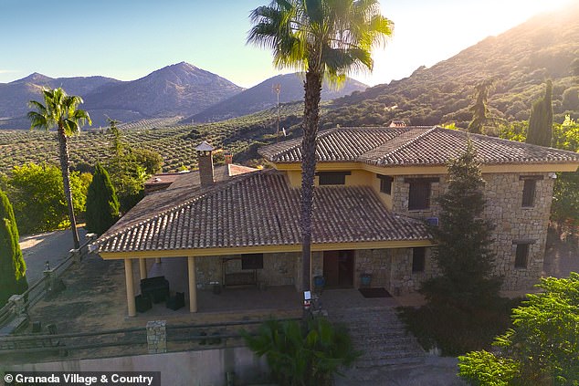 مرحبًا، وجهات النظر: لن يكون هناك جيران مزعجون للقلق في هذا العقار الإسباني