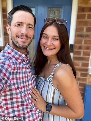 أولغا ديمي، على اليسار، وشريكها سكوت، يريدان شراء منزلهما الأول