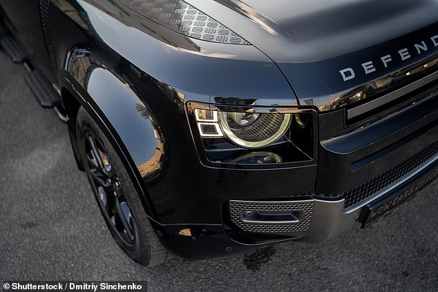 مدفوعة لتشتيت الانتباه: تتطلب العديد من المركبات الحديثة الآن استبدال تركيبات الإضاءة بالكامل وإزالة هيكل السيارة، مثل المصدات، فقط للوصول إليها